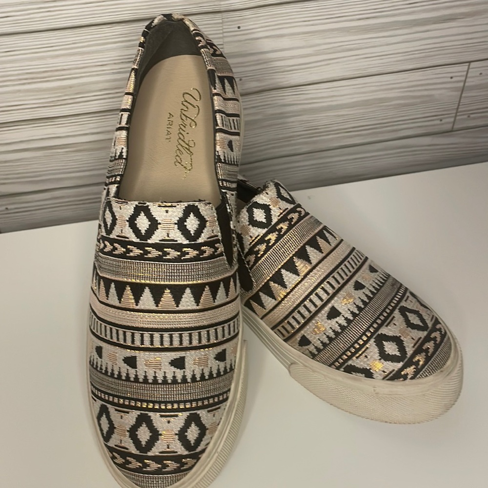 Ariat Unbridled slip on shoes size 7